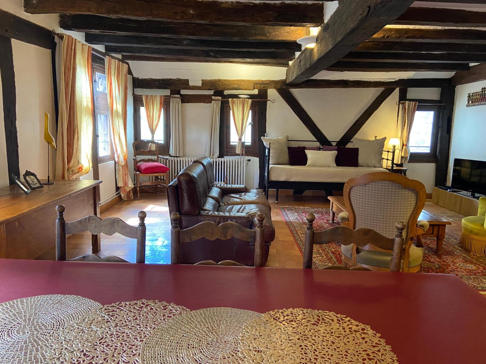 La Maison Rouge Apartment *